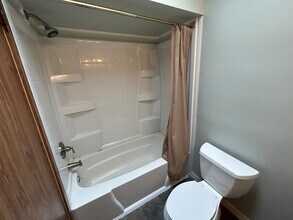 25921 Yeoman Dr in Westlake, OH - Foto de edificio - Building Photo