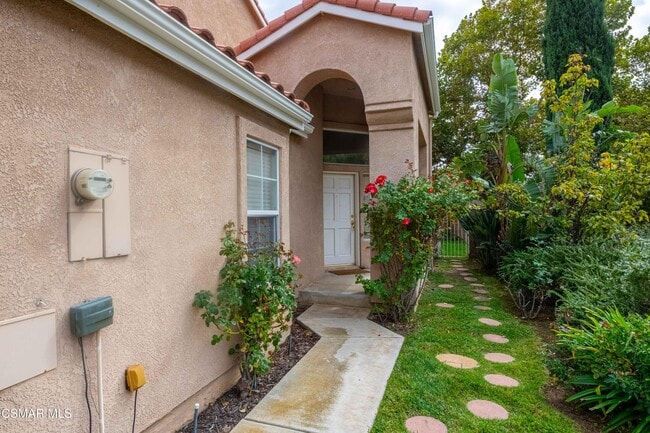 140 Symphony Ln in Oak Park, CA - Building Photo - Building Photo