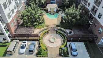 5455 Richmond Ave. in Houston, TX - Building Photo