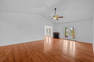 6102 Schooner Ct in New Bern, NC - Building Photo - Building Photo