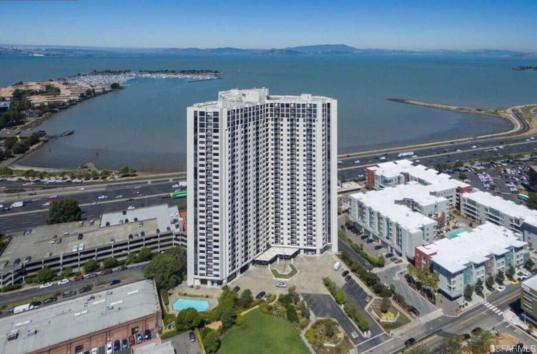 6363 Christie Ave-Unit -2702 in Emeryville, CA - Foto de edificio