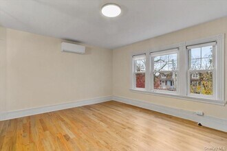 116 Corlies Ave in Pelham, NY - Foto de edificio - Building Photo