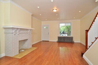 4632 Locust St in Philadelphia, PA - Foto de edificio - Building Photo