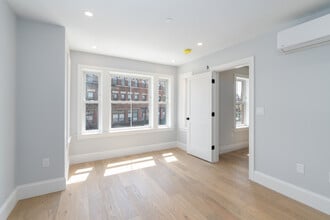 421-425 Market St in Brighton, MA - Building Photo - Interior Photo