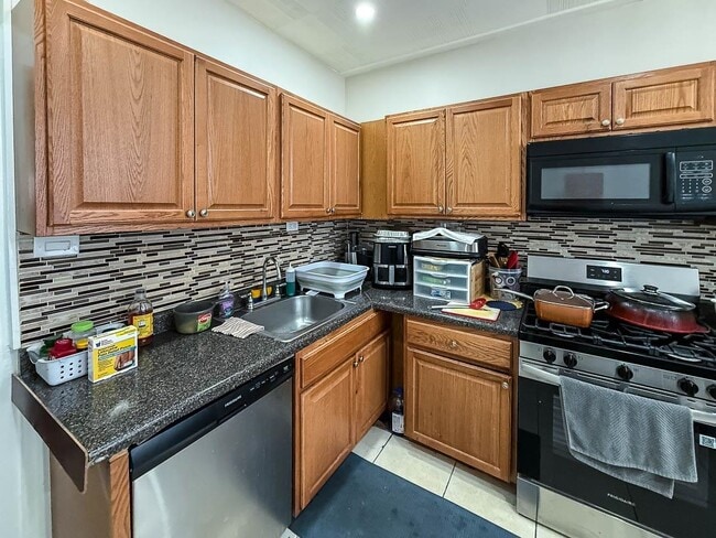 125 Mallory Ave in Jersey City, NJ - Building Photo - Building Photo