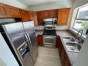 5461 W 24th Ave in Hialeah, FL - Building Photo - Building Photo