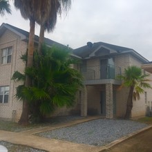 1800 Oasis Ave in Mission, TX - Foto de edificio - Building Photo