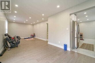 64 Somerset Dr in Brampton, ON - Building Photo - Building Photo