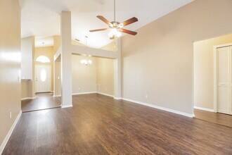 3318 Cypress Point Cir in St. Cloud, FL - Foto de edificio - Building Photo