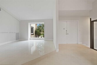 8881 N Lake Dasha Dr in Plantation, FL - Building Photo - Building Photo