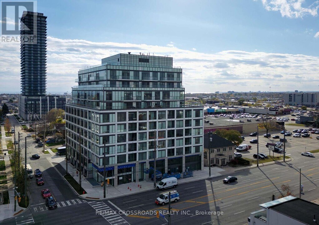 1195-1195 The Queensway in Toronto, ON - Building Photo