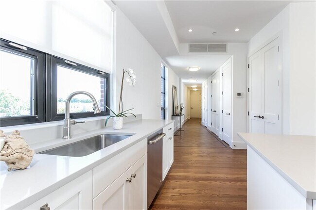 108 Mamaroneck Ave in Mamaroneck, NY - Building Photo - Building Photo