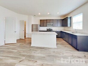 201 Switchback Hl Rd in Newark, TX - Building Photo - Building Photo