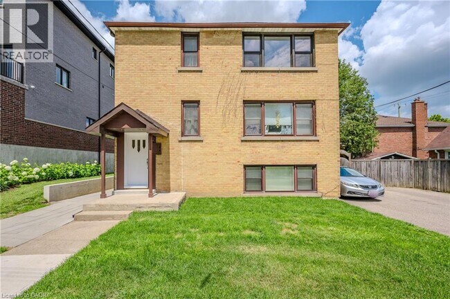 102 Sydney St N in Kitchener, ON - Building Photo - Building Photo