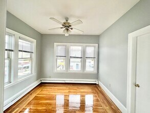 113 Ferry St in Everett, MA - Building Photo - Building Photo