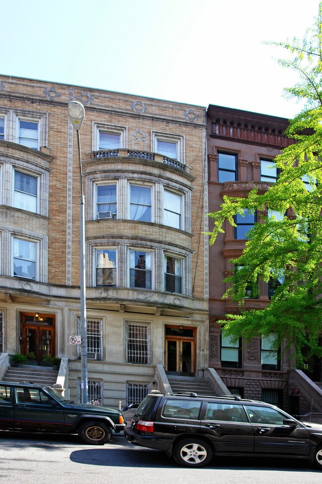325 West 88th Street in New York, NY - Building Photo - Building Photo