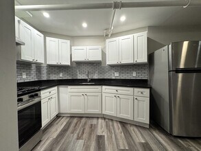 367 Broadway, Unit 2D in Somerville, MA - Building Photo - Building Photo