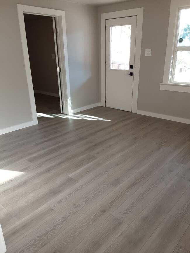 1323 Washington St in Red Bluff, CA - Building Photo - Building Photo