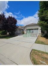 113 Hackney St in Patterson, CA - Building Photo - Building Photo