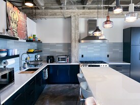 1819 Baltimore Ave, Unit 208 in Kansas City, MO - Building Photo