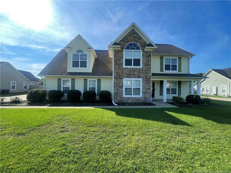 6617 Valley Falls Rd in Hope Mills, NC - Building Photo