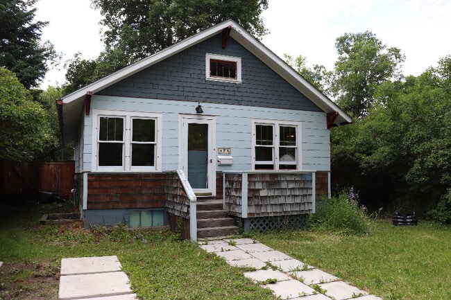property at 809 S 5th Ave