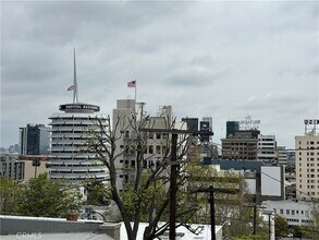 6326 Franklin Ave in Los Angeles, CA - Foto de edificio - Building Photo