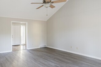 4454 Westbury Dr in Memphis, TN - Building Photo - Building Photo
