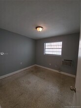 990 SW 4th St-Unit -2 in Miami, FL - Building Photo - Building Photo