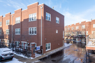 1775 W Terra Cotta PL in Chicago, IL - Building Photo - Building Photo