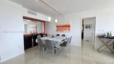 3731 N Country Club Dr, Unit 1825 in Aventura, FL - Building Photo - Building Photo