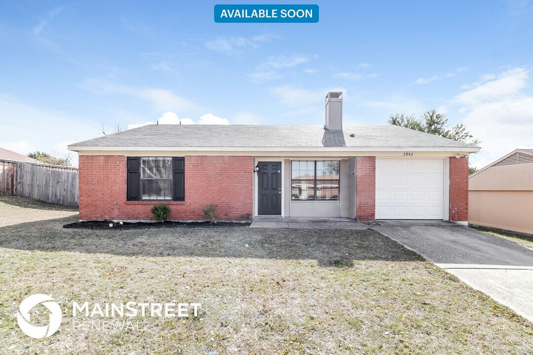 2942 Mesa View Dr in Dallas, TX - Building Photo