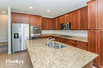 6916 Yellow Cosmos Ave in Las Vegas, NV - Foto de edificio - Building Photo