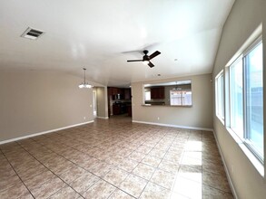 404 Summershade Court in Wasco, CA - Foto de edificio - Building Photo