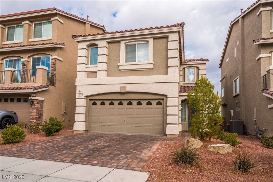 6136 China Bend Rd in Las Vegas, NV - Building Photo