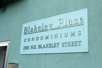 Blakely Place Condominiums in Seattle, WA - Building Photo - Building Photo