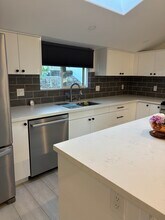 6999 Darnoch Way, Unit ADU in West Hills, CA - Foto de edificio - Building Photo