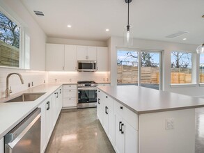 7004 Bennett Ave in Austin, TX - Building Photo - Building Photo