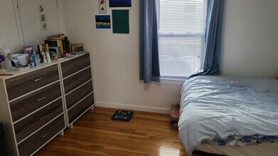 19 Hunting St, Unit 1 in Cambridge, MA - Foto de edificio - Building Photo