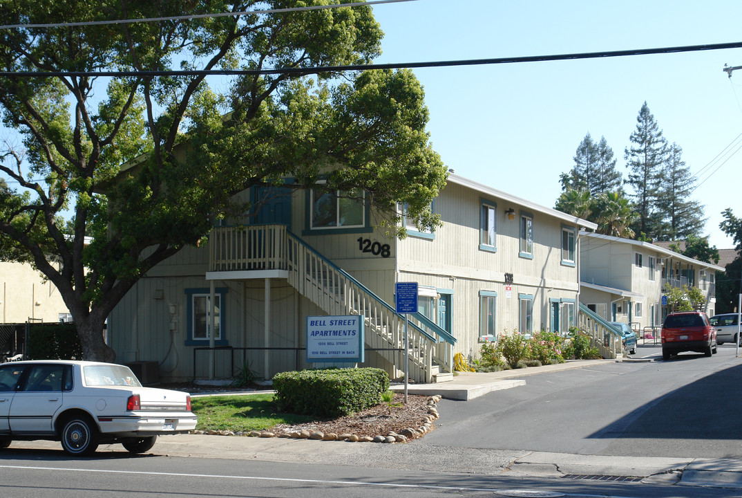 1208-1210 Bell St in Sacramento, CA - Building Photo