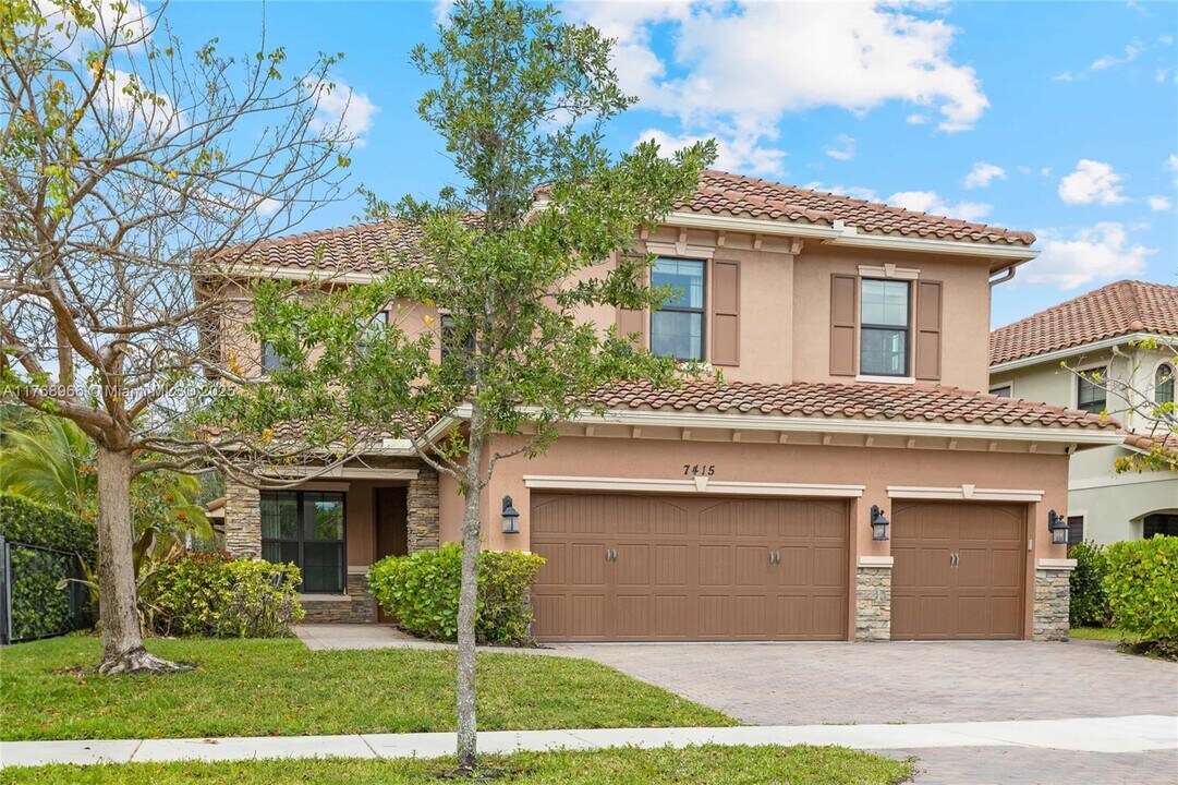 7415 NW 109th Way in Parkland, FL - Building Photo