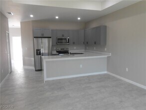 937 Graystone Ave in Lehigh Acres, FL - Building Photo - Building Photo