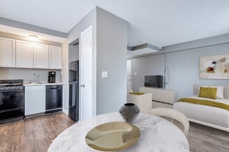 Lofts on Ormsby in Louisville, KY - Foto de edificio - Building Photo