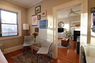 132 Saint Marys St, Unit 2 in Boston, MA - Foto de edificio - Building Photo