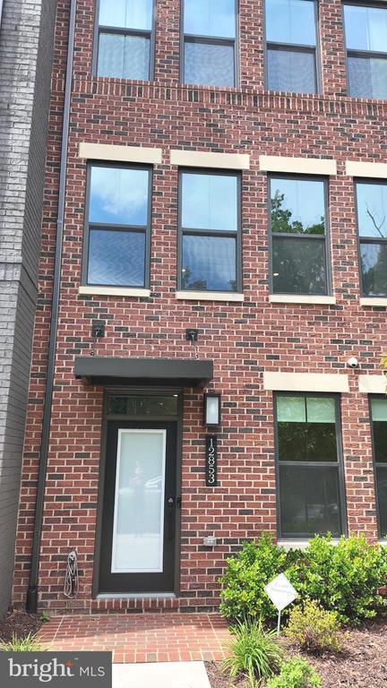 12853 Milling Stone Terrace in Herndon, VA - Building Photo - Building Photo