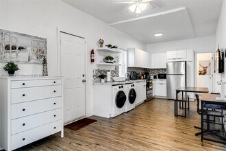 2935 NW 14th Ave-Unit -A in Miami, FL - Building Photo - Building Photo