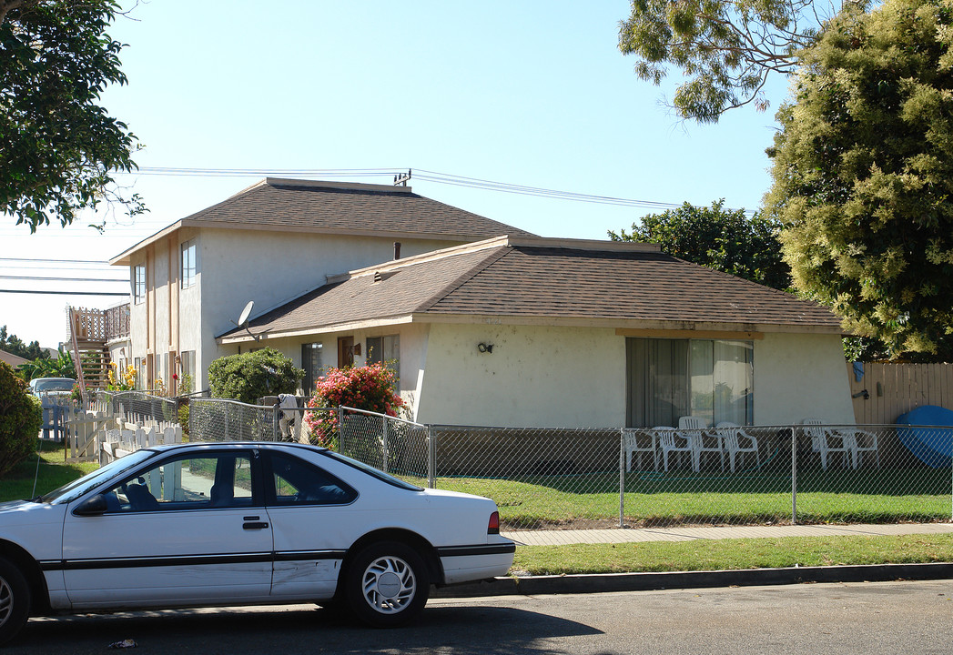 4721-4727 Terrace Ave in Oxnard, CA - Foto de edificio