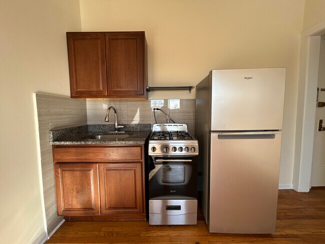 2712 N Milwaukee Ave, Unit 211 in Chicago, IL - Building Photo - Building Photo