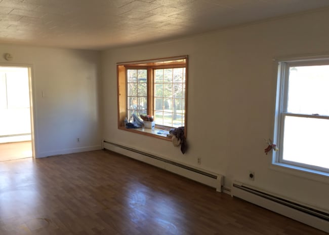 212 Schoolhouse Rd