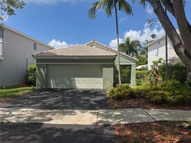 4077 Pine Ridge Ln in Weston, FL - Building Photo